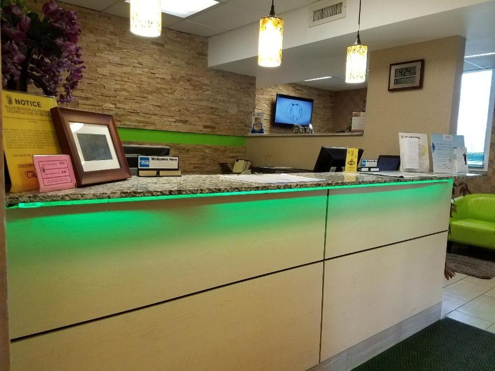 Super 8 By Wyndham Plattsburgh Otel Dış mekan fotoğraf