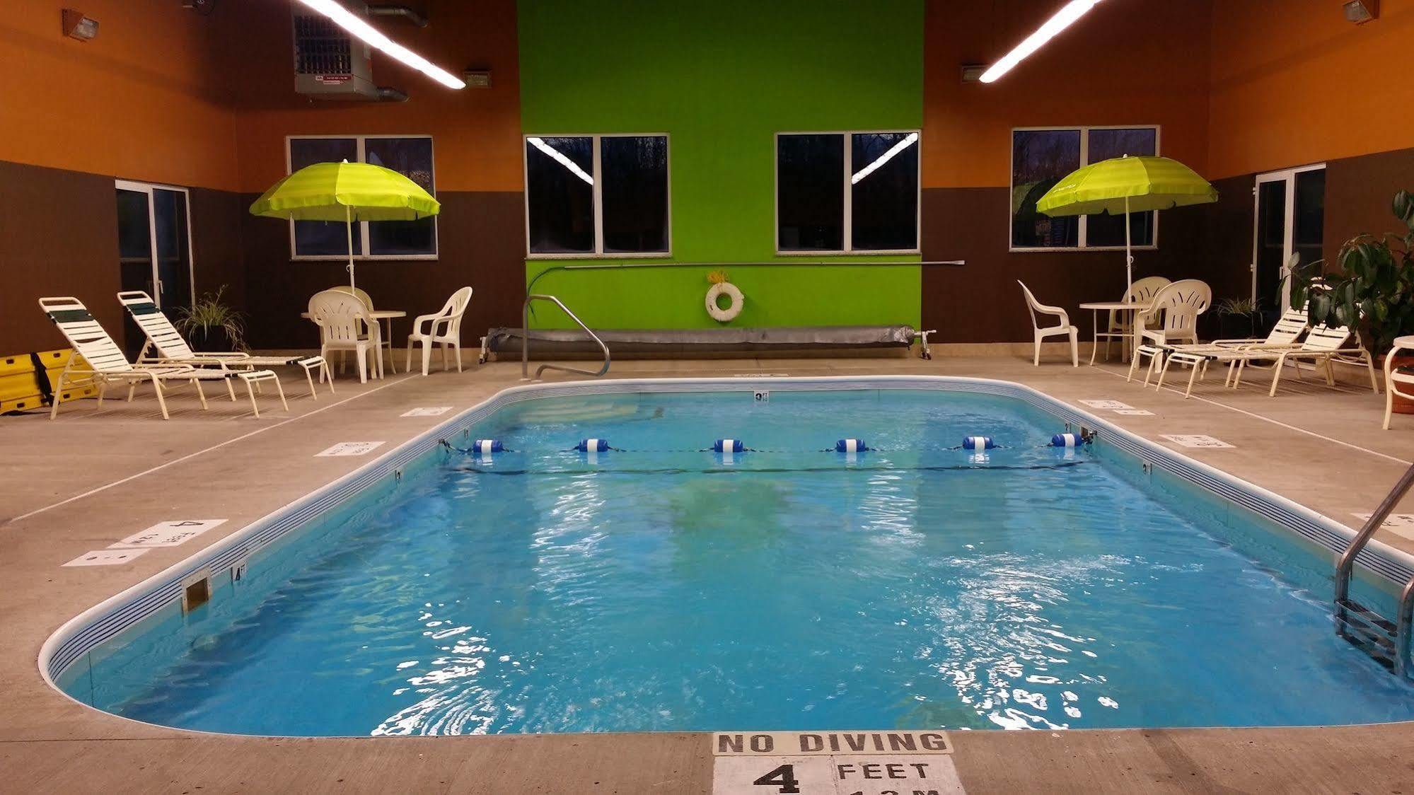 Super 8 By Wyndham Plattsburgh Otel Dış mekan fotoğraf